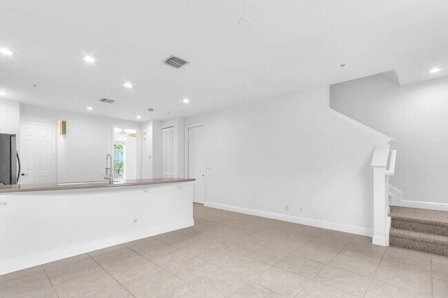 Building Photo - 119 Osceola Ln
