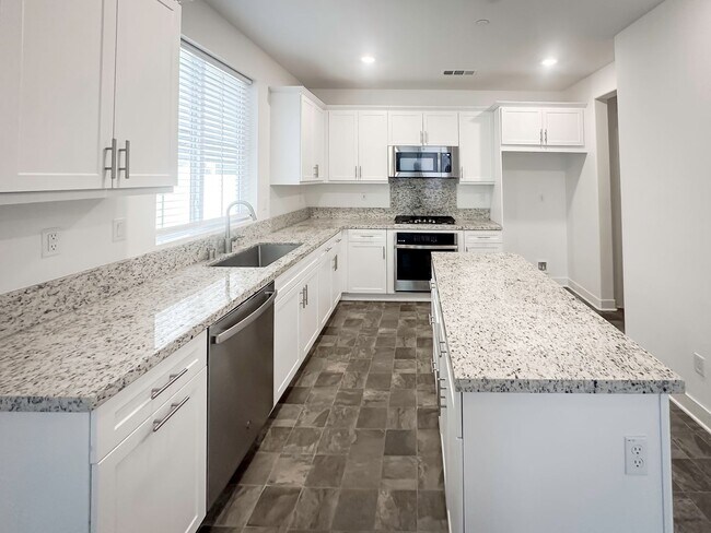 Building Photo - Beautiful Newer Construction,Townhome, 3 Bedroom / 2 Bathroom Home FOR RENT