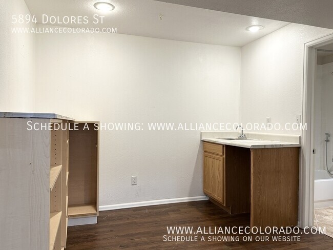 Building Photo - 5894 Dolores St