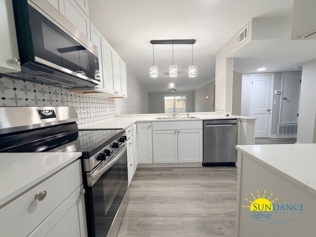 Building Photo - Beautiful 2BR Home Near Eglin AFB & Hurlburt Field!