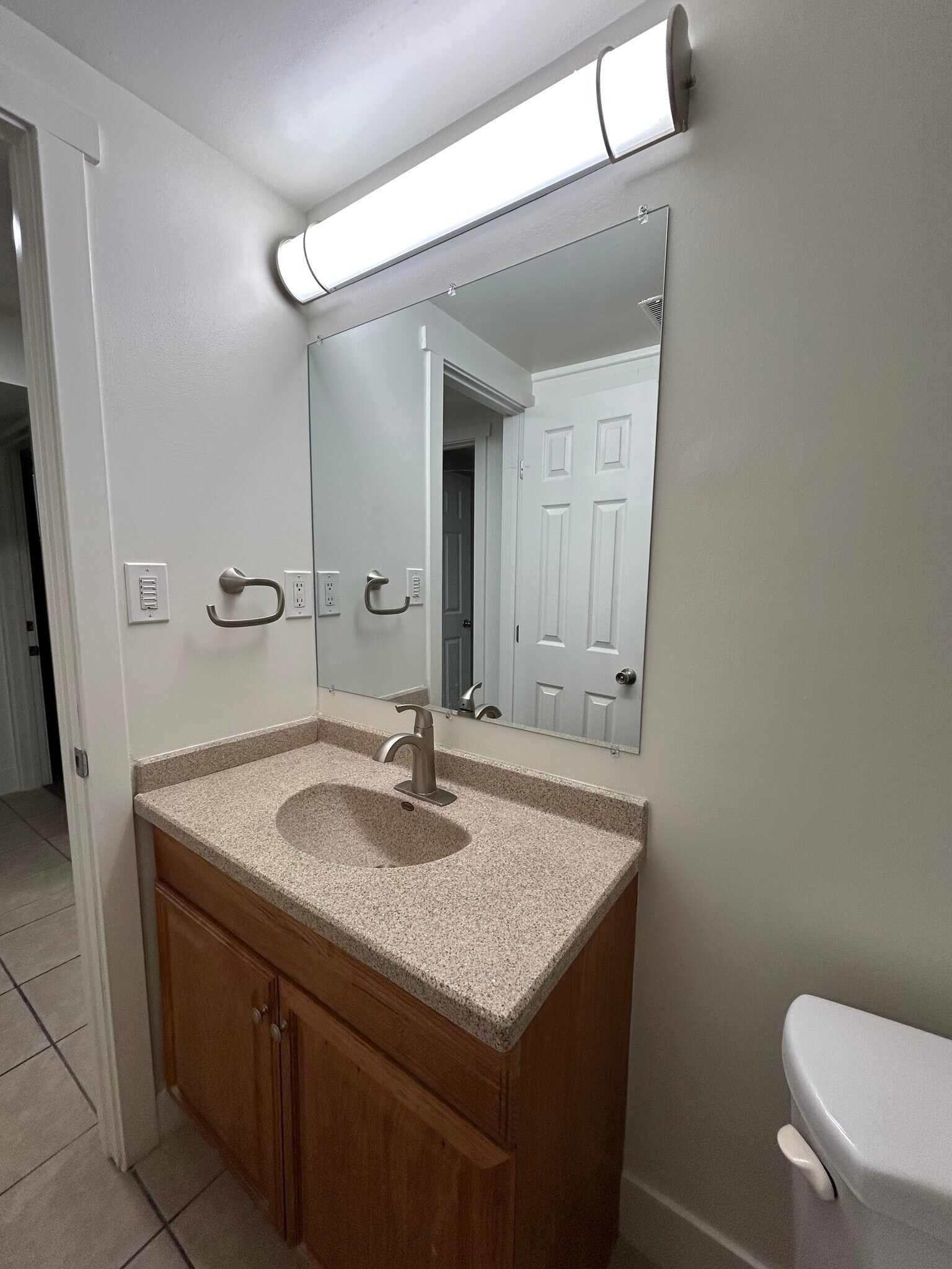 Bathroom - 237 W Ardmore Pl