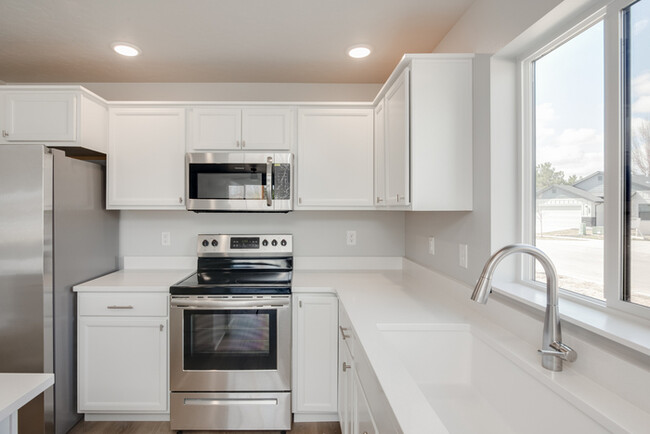 Building Photo - Brand New Townhome!