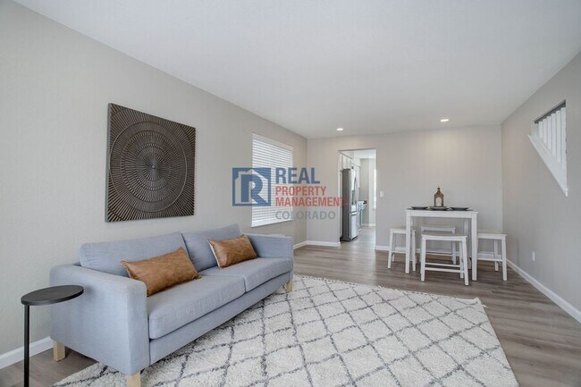 Building Photo - 5934 Instone Cir