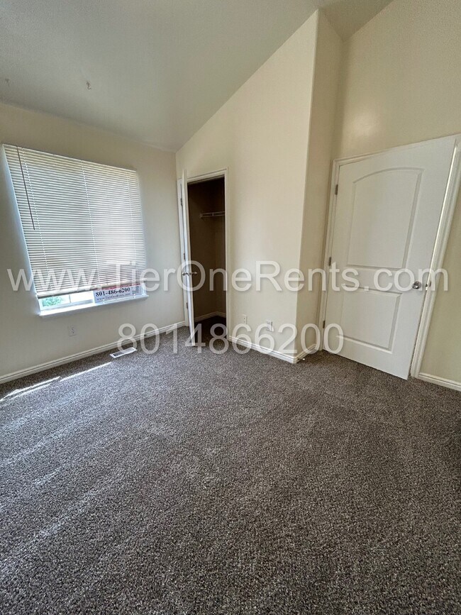 Building Photo - This property offers a NO DEPOSIT option a...