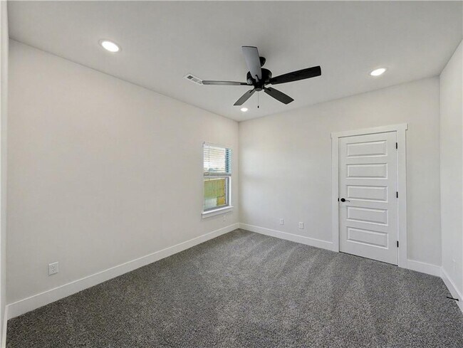 Building Photo - 6807 SW Basswood Ave