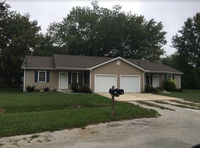 Building Photo - 1 Whispering Pines Ct
