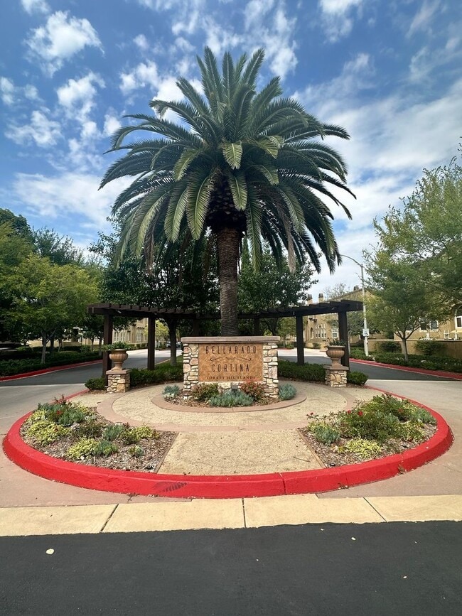 Building Photo - Stunning 3-Bedroom, 2.5-Bath Townhome in the Heart of Torrey Highlands – A Must-See!