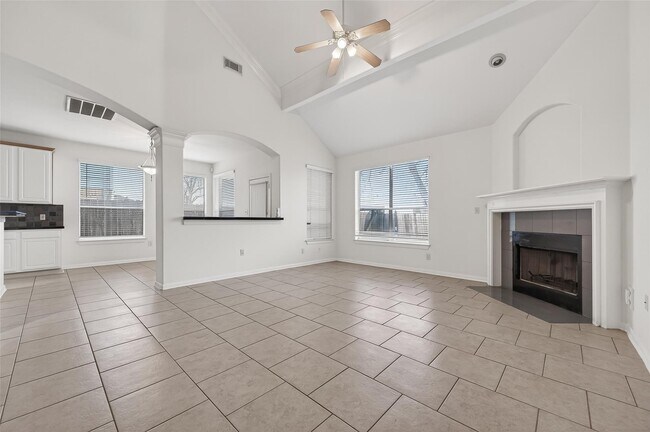 Building Photo - 14914 W Bend Dr