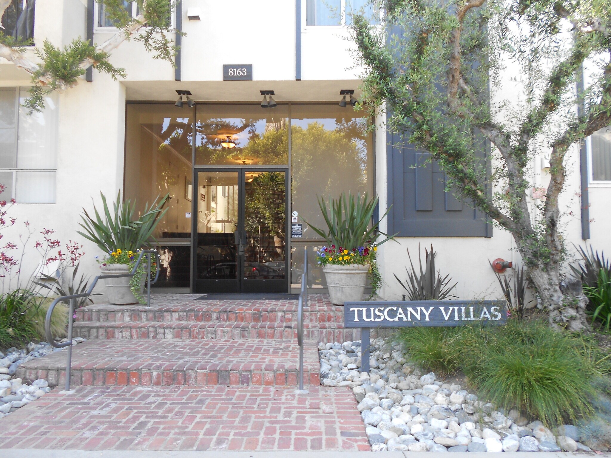 Building Photo - 8163 Redlands St