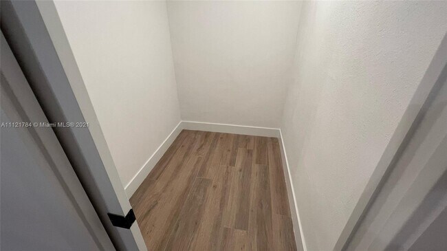 Building Photo - 1460 Campamento Ave