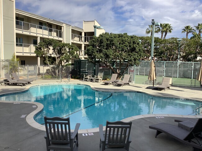 Building Photo - 135 S Sierra Ave