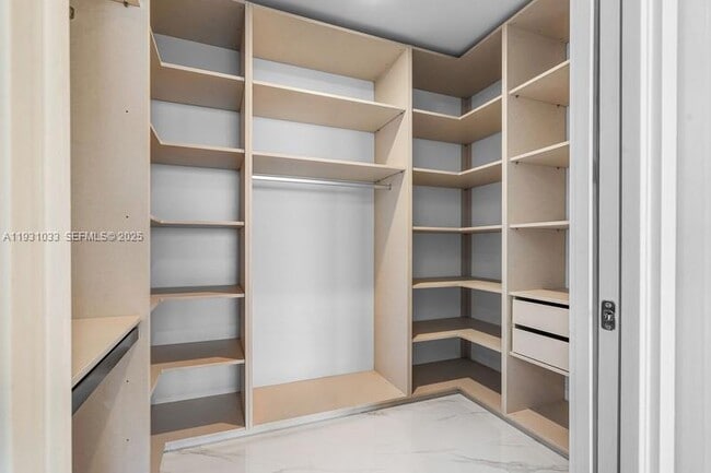 Building Photo - 700 NE 24th St