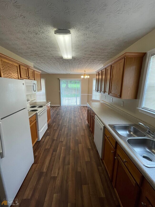 Building Photo - 100 Oak Hill Dr