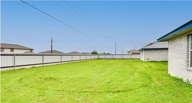 Building Photo - 4203 Deek Dr