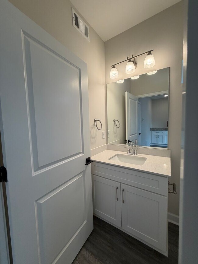 Building Photo - Stunning 3 Bed | 3.5 Bath Townhome in Atlanta’s Sought-After Upper Westside (30318)