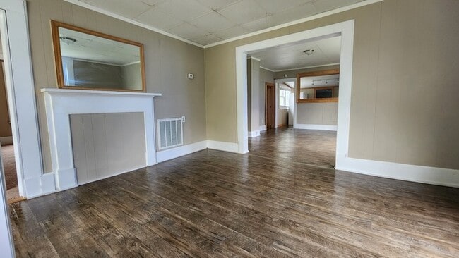 Building Photo - Renovated House for Rent