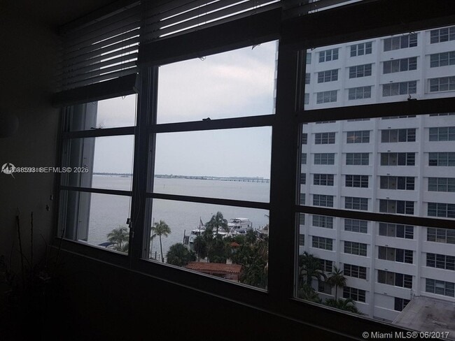 Building Photo - 801 Brickell Bay Dr