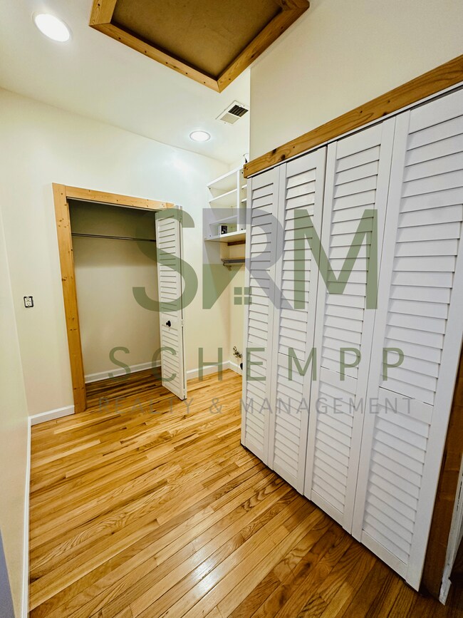 Building Photo - Modern 2BR off Eastern Parkway now available!