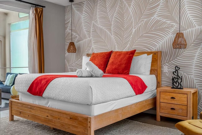 Building Photo - 412 N Hampton Dr