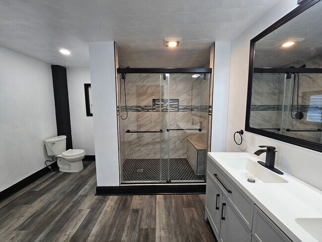 Building Photo - Newly updated 3 Bedroom 1 Bathroom house located in the Hill District!