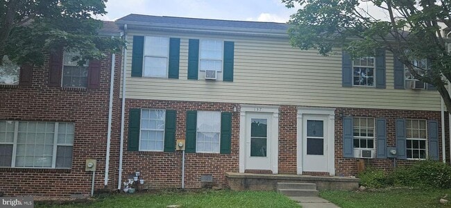 Primary Photo - 137 Little River Dr