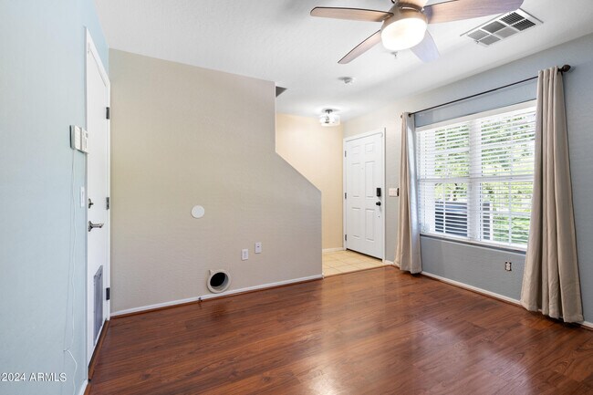 Building Photo - 2256 E Huntington Dr