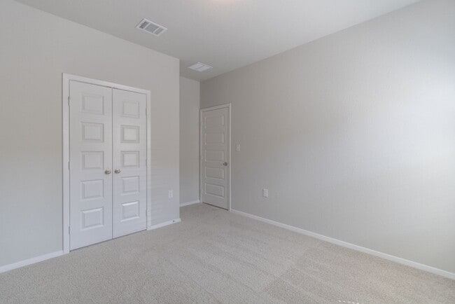Building Photo - 234 Heritage Ml Trl