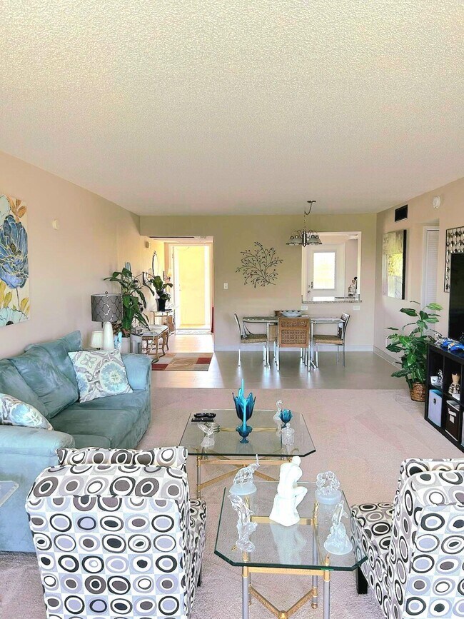 Building Photo - 2691 S Course Dr