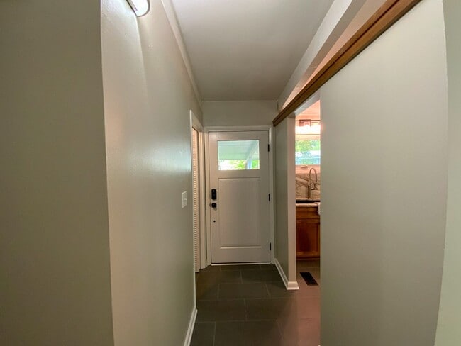 Building Photo - Charming 3 Bedroom Ranch in Heart of Upper Arlington