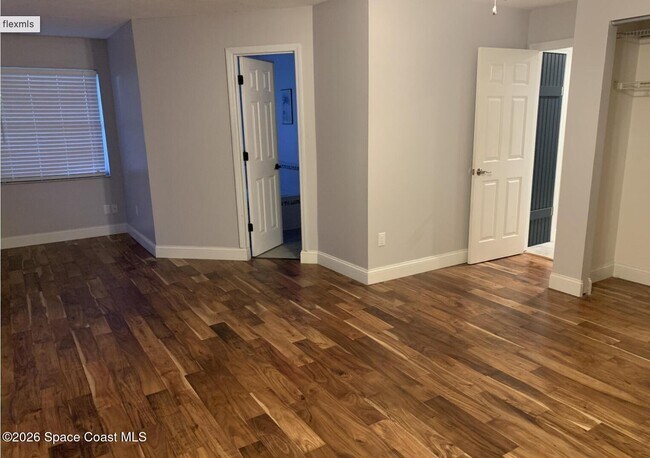 Building Photo - 212 3rd Ave