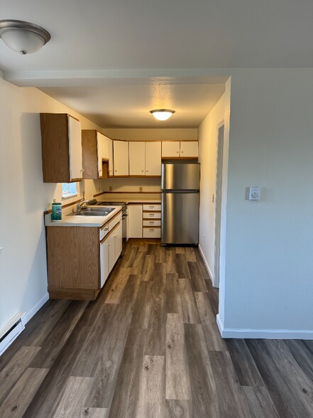 Building Photo - 3850 N Shore Dr