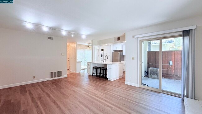 Building Photo - 1065 San Ramon Valley Blvd