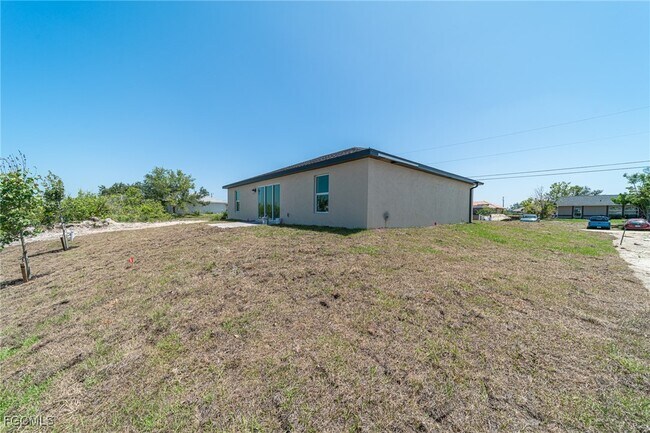 Building Photo - 2122 NW 9th Ave