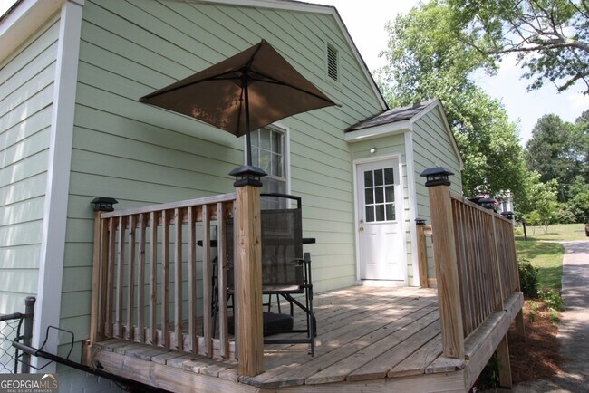 Building Photo - 222 Beechwood Cir