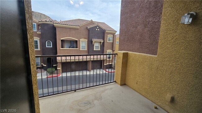 Building Photo - 3975 N Hualapai Way