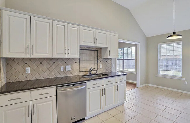 Building Photo - 401 Westport Way