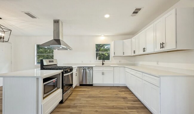 Building Photo - 2415 W Morton St