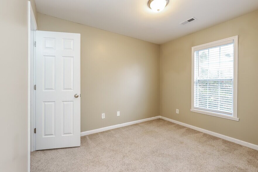 Building Photo - 3803 Bluestem Dr