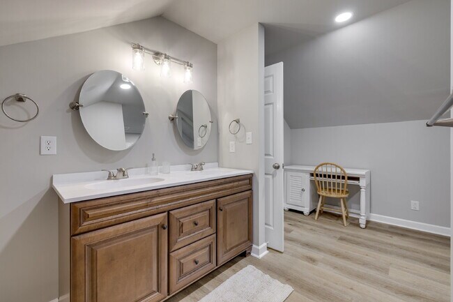 Building Photo - "Charming 2-Bedroom Furnished Retreat with Spacious Layout and 2.5 Baths in York, SC!"