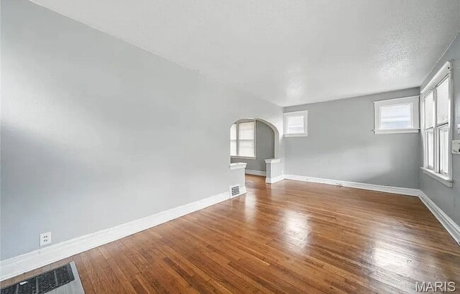 Building Photo - MARCH SPECIAL 1 month Free- Charming 2BR House in Saint Louis