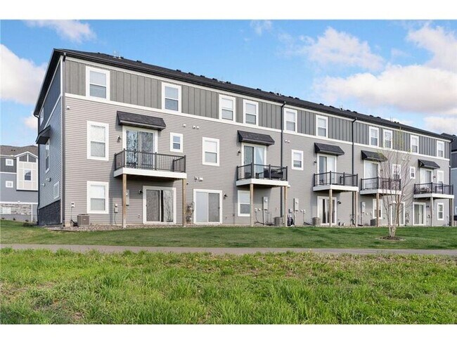 Building Photo - 13683 Marsh View Blvd