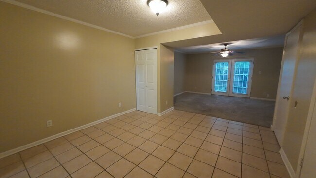 Building Photo - 1/1.5 Townhome in Springhill Place