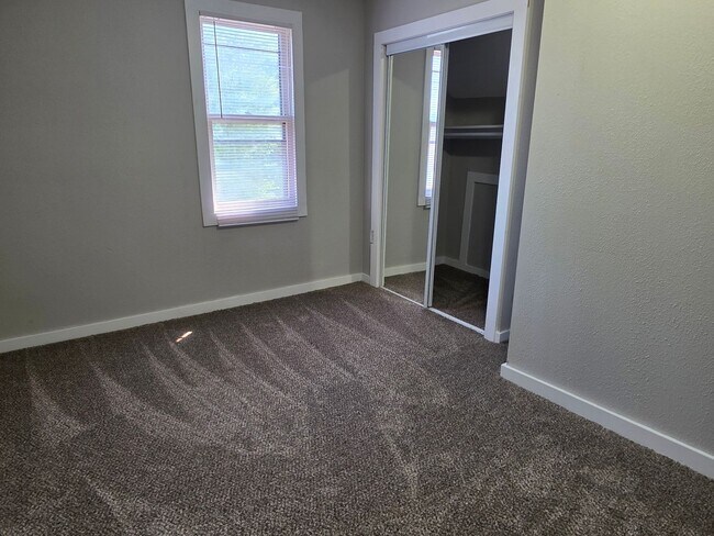 Building Photo - Newly renovated 3 bedroom house