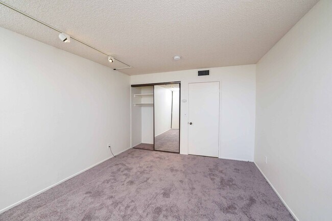 Building Photo - 2 Bedroom unit in Los Angeles