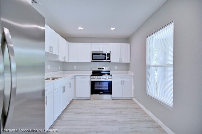 Building Photo - 1462 Aleutian St NE