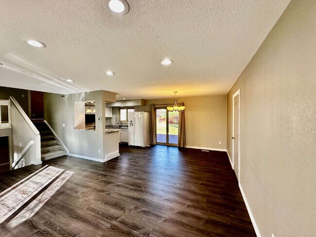 Building Photo - AVAILABLE NOW! Charming 3-Bedroom Retreat ...