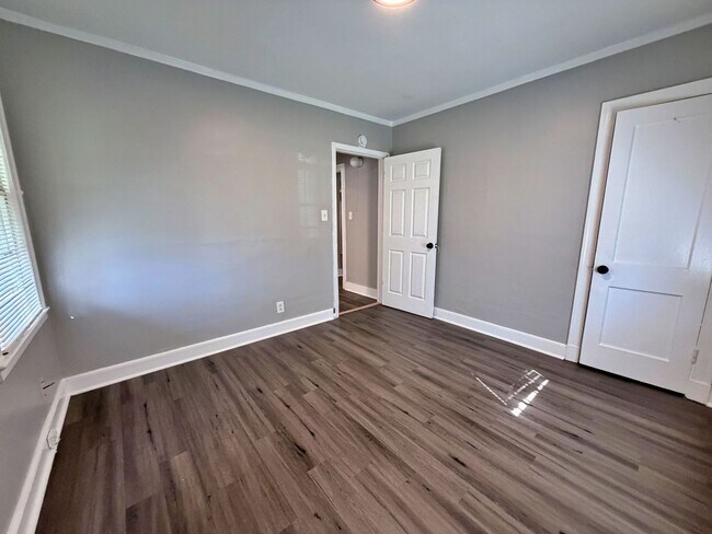 Building Photo - Cozy 3 Bedroom Home Ready for Move In!- $500 Rent Special!