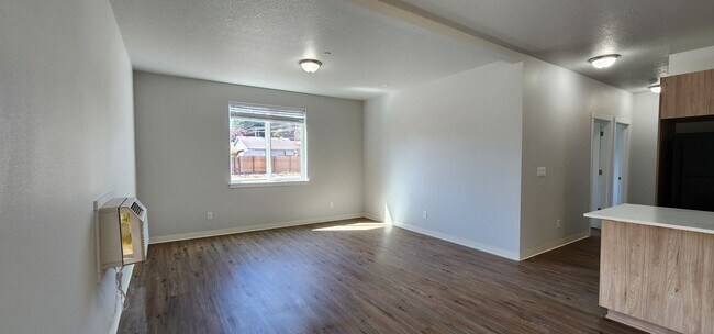Building Photo - FREE RENT - Beautiful New Construction in McMinnville