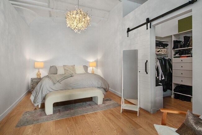 Building Photo - 437 D St