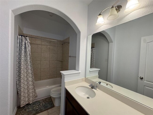 Building Photo - 123 Honey Grove